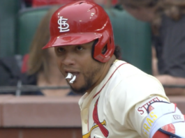 Willson Contreras substituting grip tape for bubble gum