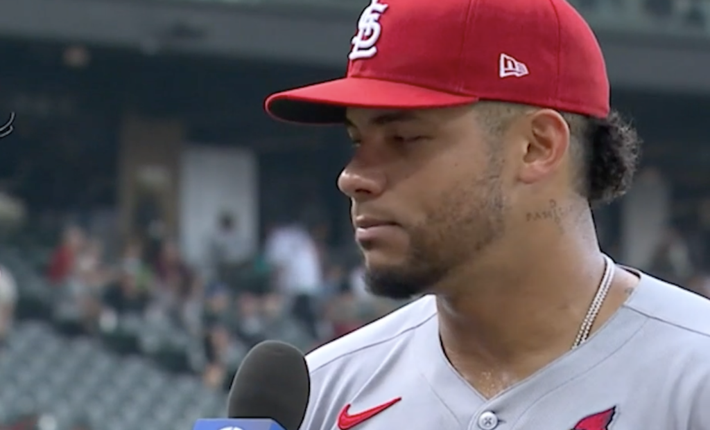 Willson Contreras injured after being hit by pitch