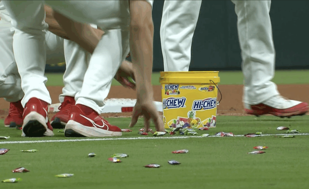 Cleaning up the Mess Willson Contreras Made after being Ejected